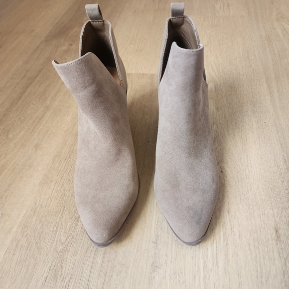 Universal Thread beige ankle boots size 8.5 women's - Picture 2 of 4